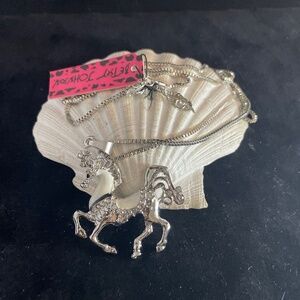 NEW BETSEY JOHNSON WHITE DANCING RHINESTONE EMBELLISHED CHAIN NECKLACE, UNUSED